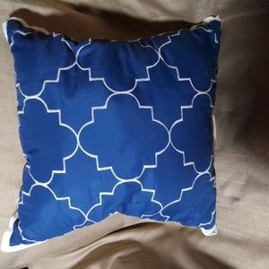 Gone Mar 5 Quatrefoil Design Blue and Cream 18 x 18 in Throw Pillow